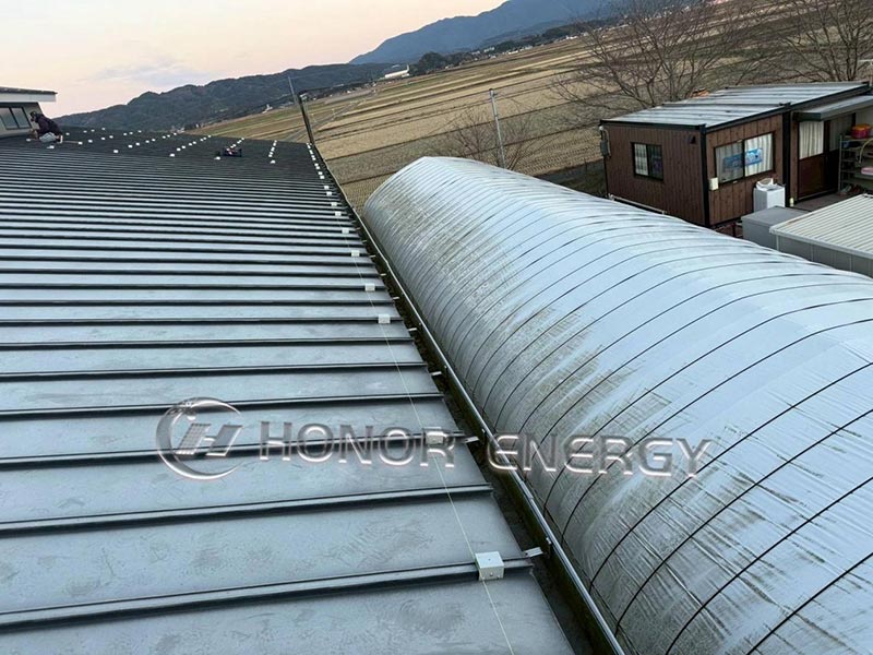 Standing Seam Metal Roof Clamps är installerade och klara